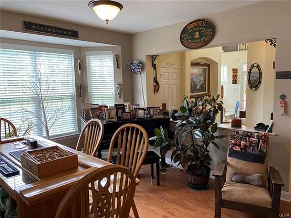 5th image of 892 Iron Ln
