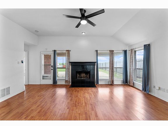 3rd image of 713 Keessee Dr