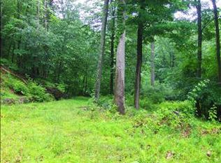 9 Lia Ln, Pawling, NY 12564