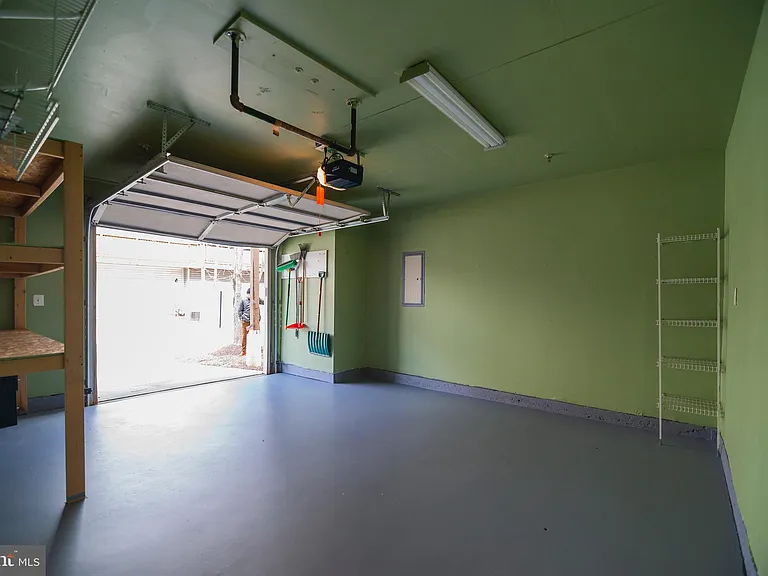 21785 Jarvis Sq — Photo 10