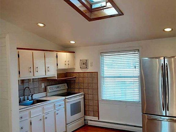 2nd image of 15 Lexington Ave Floor 2