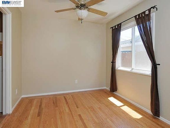 4th image of 26233 Coleman Ave