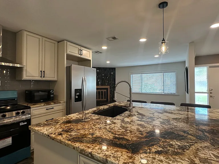 616 Iris St — Photo 12