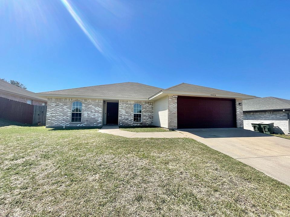 1st image of 2604 Bigleaf Dr