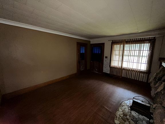 4th image of 2221 W Jefferson St