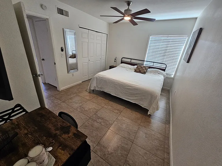 712 N Santa Barbara #1 — Photo 11