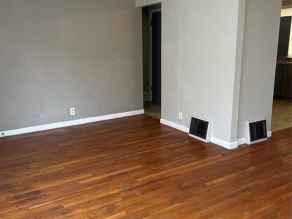 5th image of 10260 Ashbrook Dr
