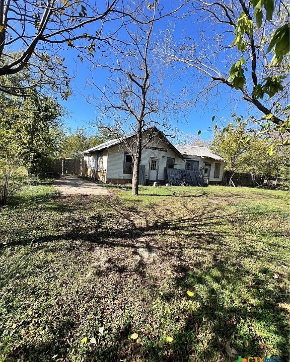 1st image of 209 S Brushy St