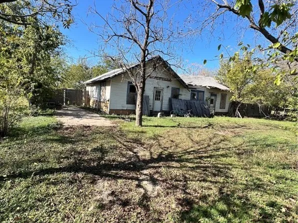 209 S Brushy St, Hutto, TX 78634