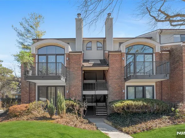 2 Peabody Ct #1002, Teaneck, NJ 07666