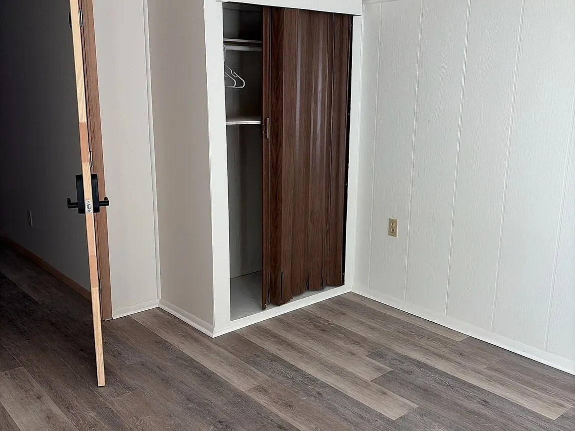 7 bed, 3.0 bath, 3807 sqft, $600 — Photo 4