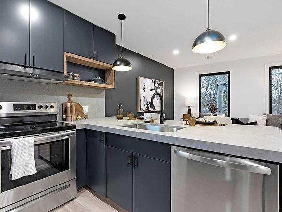 4th image of 256 George St Suite 1