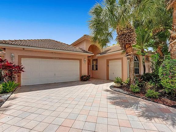 2nd image of 10694 E Greenbriar Villa Dr