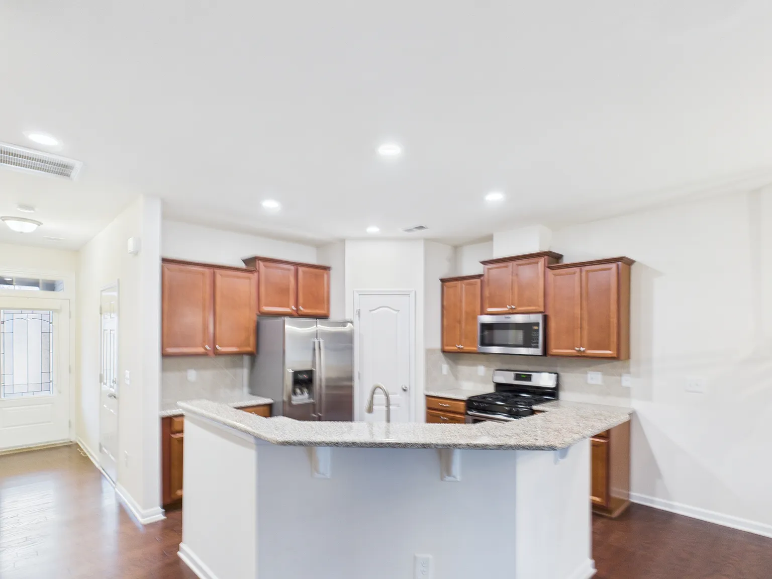 3 bed, 1852 sqft, $2,195 — Photo 3