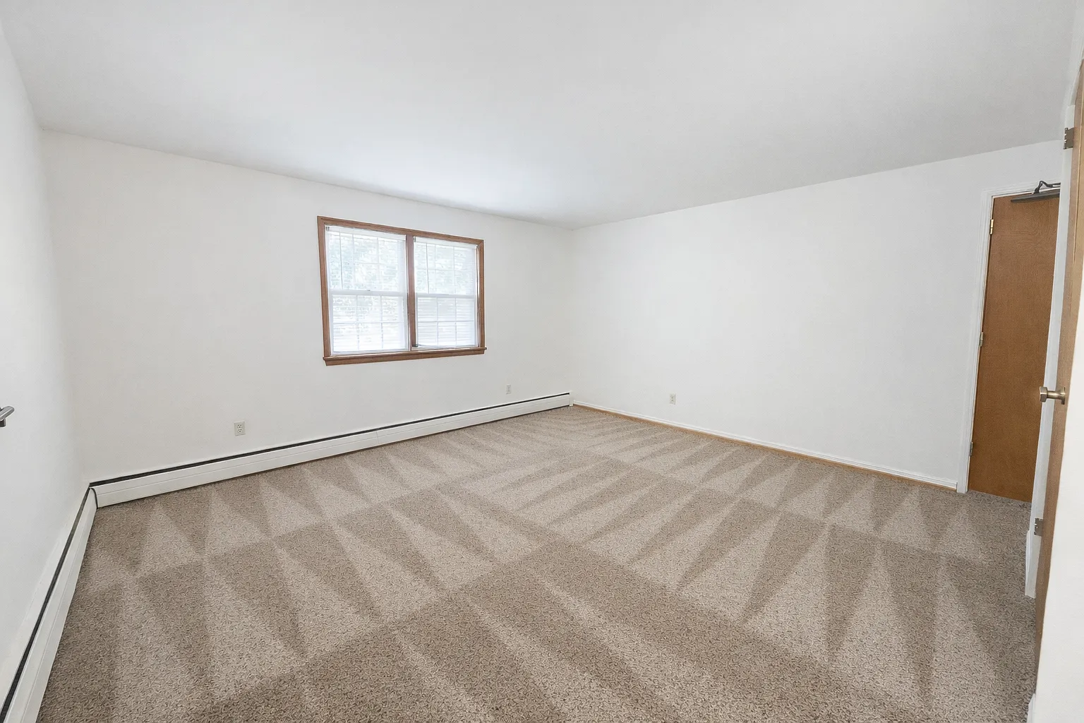 1 bed, 892 sqft, $1,100 — Photo 2
