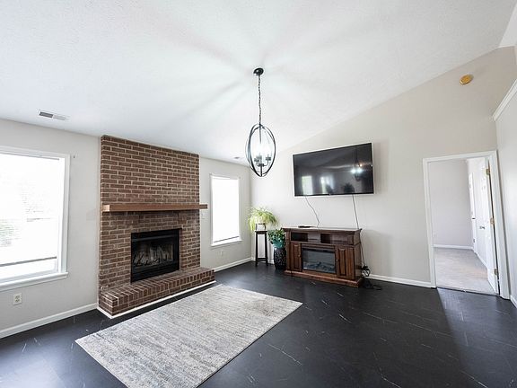 5th image of 136 E Lullaby Ct