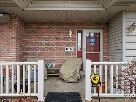 3rd image of 815 Cartier Dr