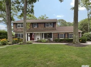 24 Sherry Dr, East Setauket, NY 11733