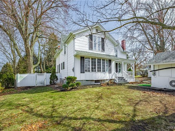 1667 Lockport St, Burt, NY 14028