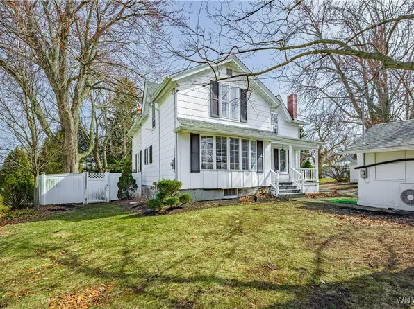 1667 Lockport St, Burt, NY 14028