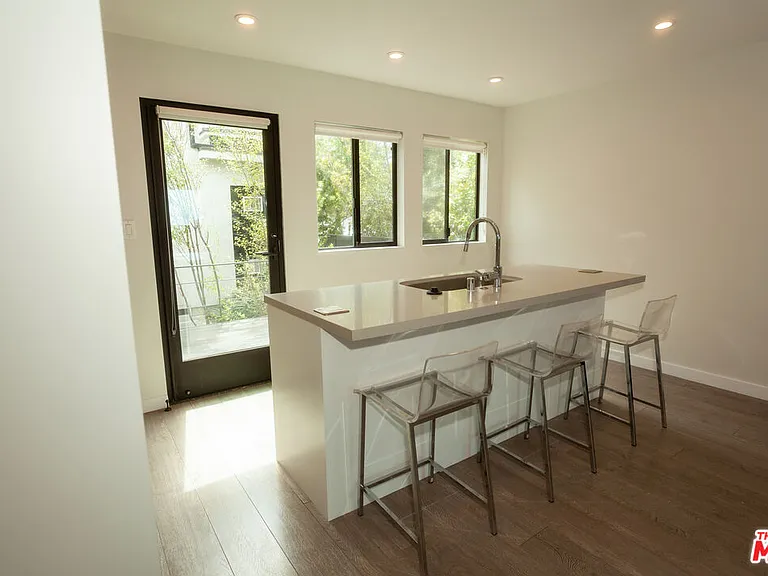 3015 Ocean Ave — Photo 9