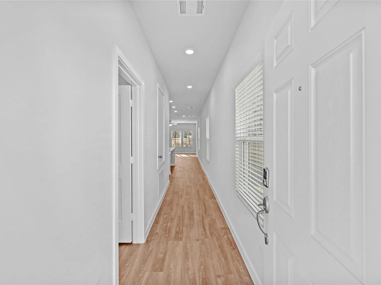 3 bed, 2.0 bath, 1388 sqft, $1,799 — Photo 3