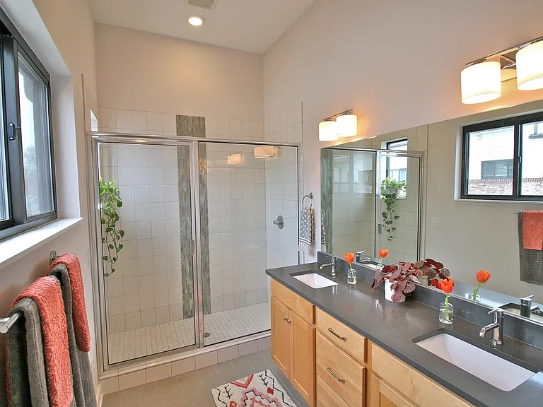 1029 Chester Ave — Photo 24