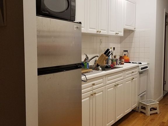 2nd image of 1575 3rd Ave #3BB
