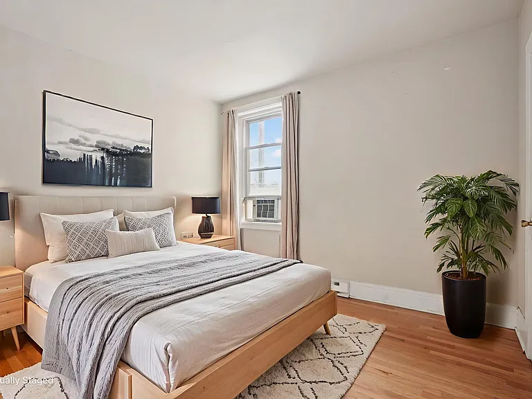 Kings Manor Apartments — Photo 30