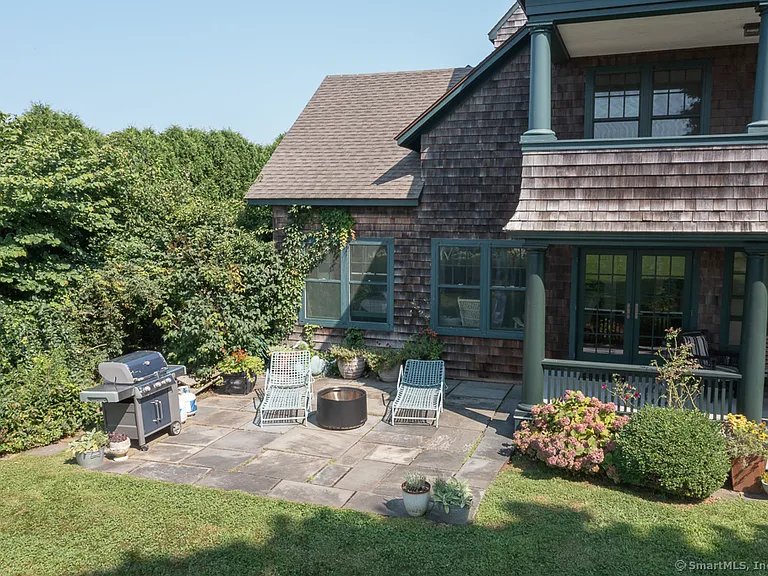 17 Agawam Ave — Photo 35