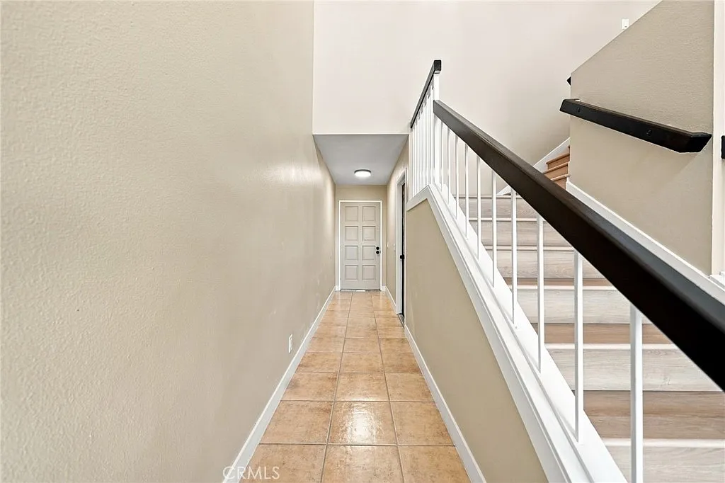 2 bed, 1221 sqft, $3,300 — Photo 3