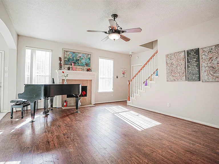 3706 Heritage Colony Dr — Photo 16