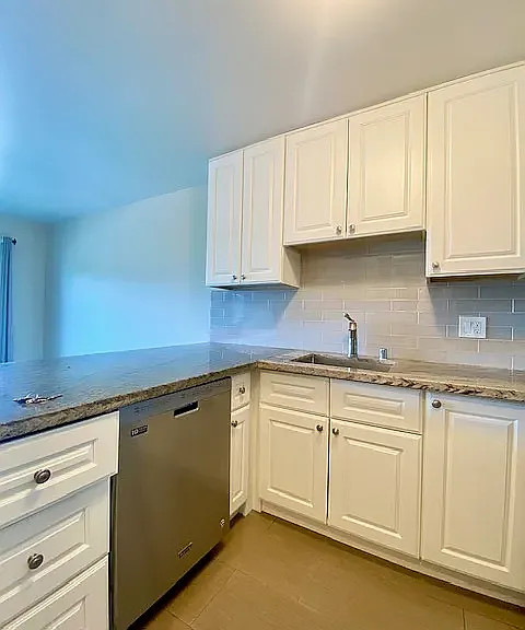 300 Oxford Way #4 — Photo 2