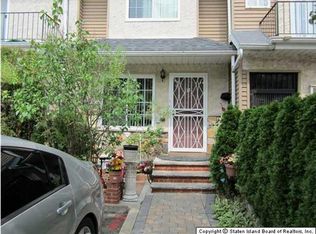 91 Skyline Dr, Staten Island, NY 10304
