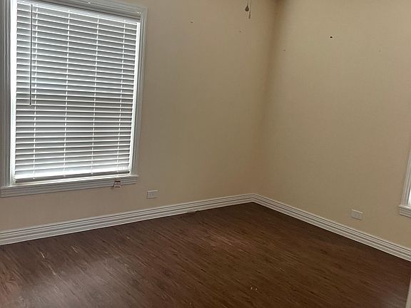 4th image of 717 N Derby Ave