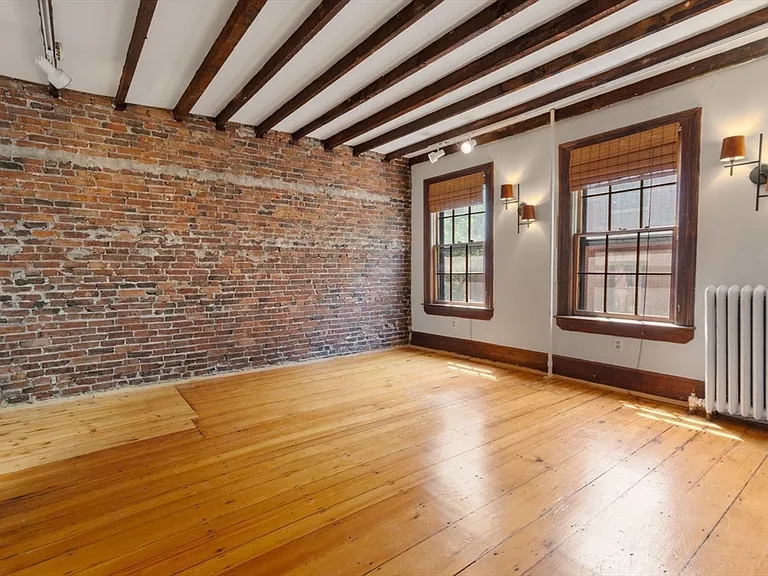 31 Myrtle St #4 — Photo 3