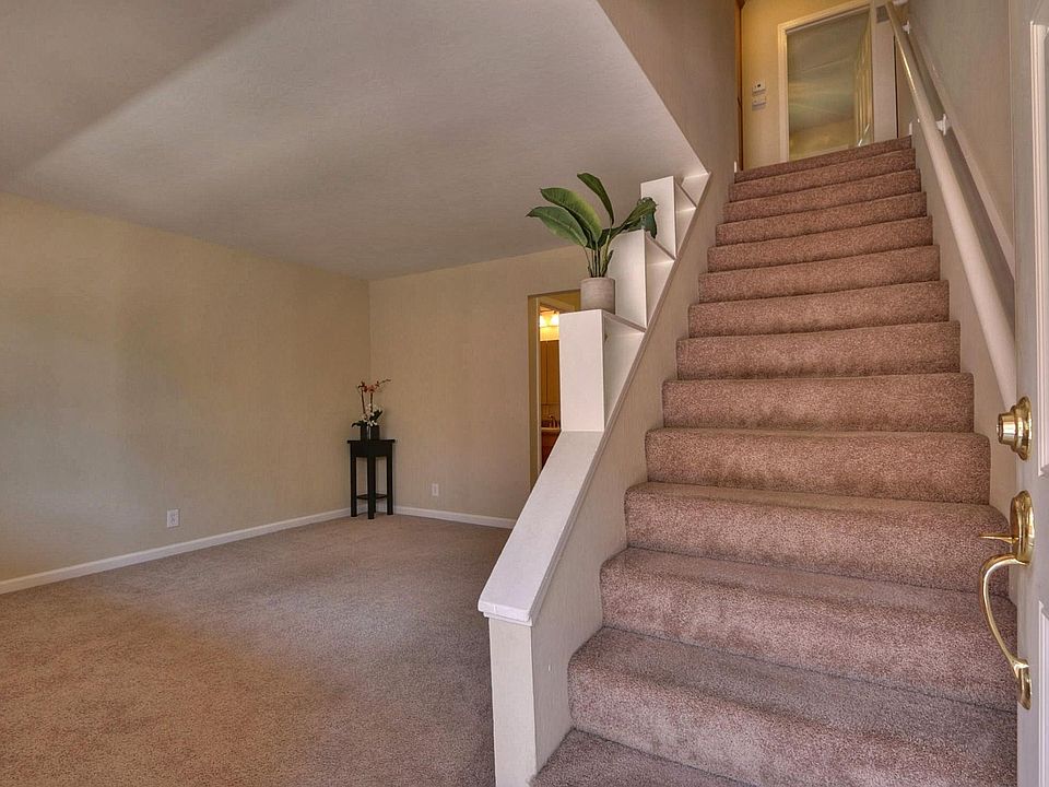 1st image of 570 University Ave #11