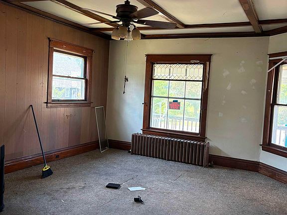 3rd image of 608 7th St W
