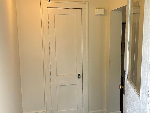 3rd image of 627 Fountain St NE #1