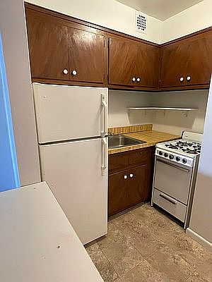 2nd image of 307 E 89th St APT 5C
