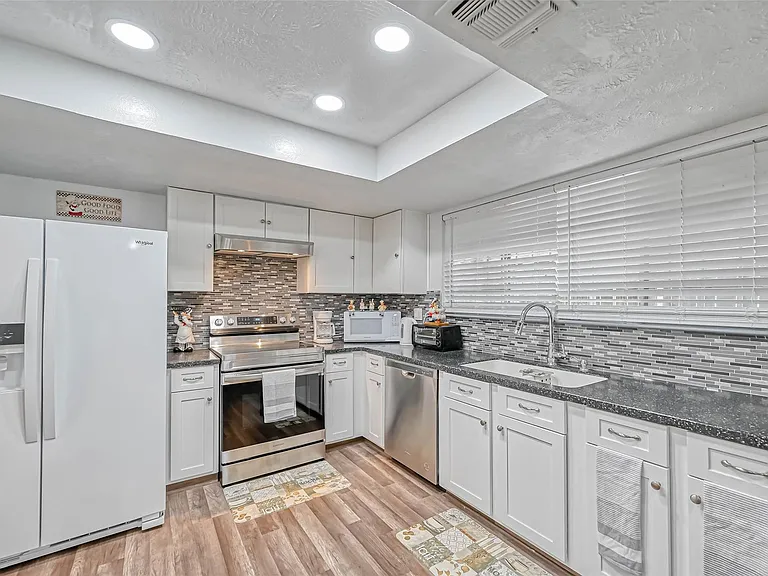 11618 Corona Ln — Photo 14