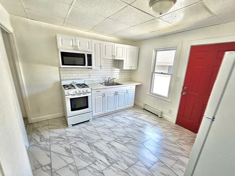 625 W Broad St #B — Photo 2
