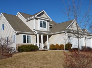 4668 W Woodland Dr, Franklin, WI 53132