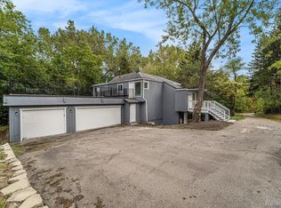4641 Cove Rd, West Bloomfield, MI 48323