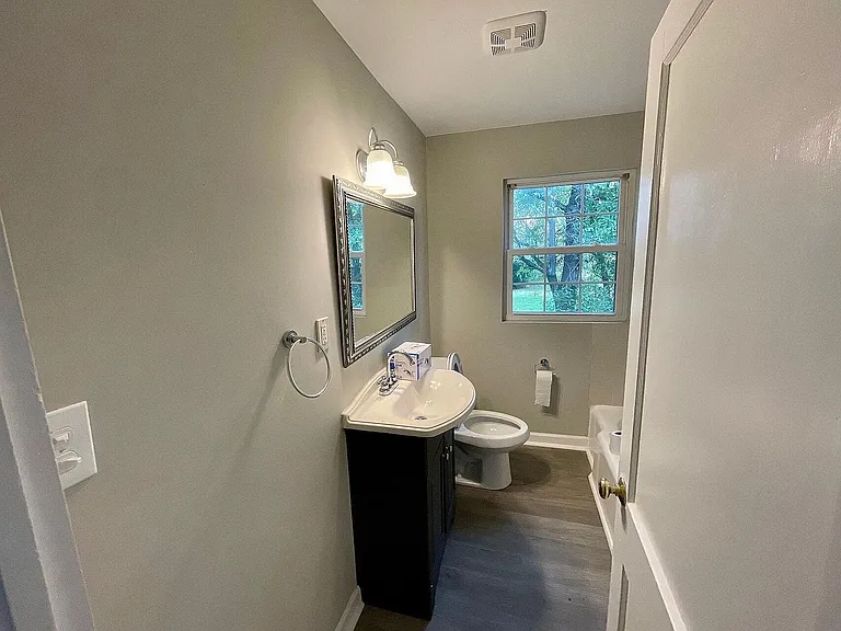 4111 Glory St — Photo 4