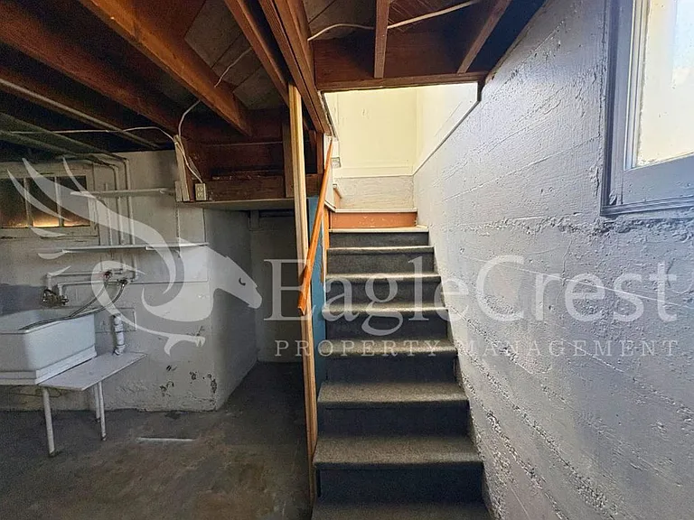 1001 W Chestnut St — Photo 36
