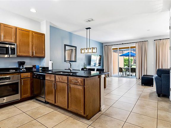 3rd image of 2670 Triumph Way