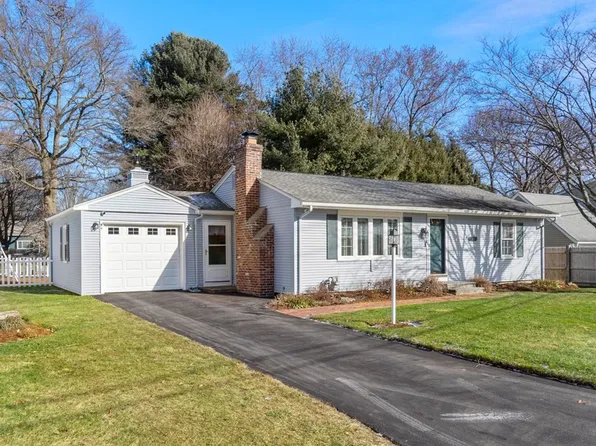 15 Richard Ave, Shrewsbury, MA 01545