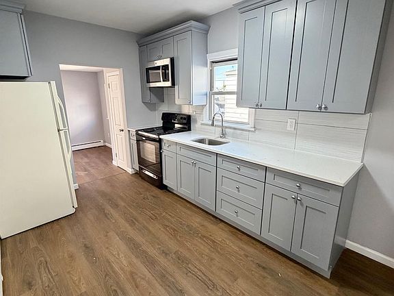 5th image of 141 Emerson St #1