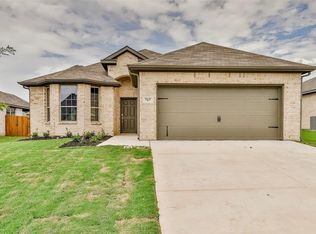 717 Hackamore St, White Settlement, TX 76108